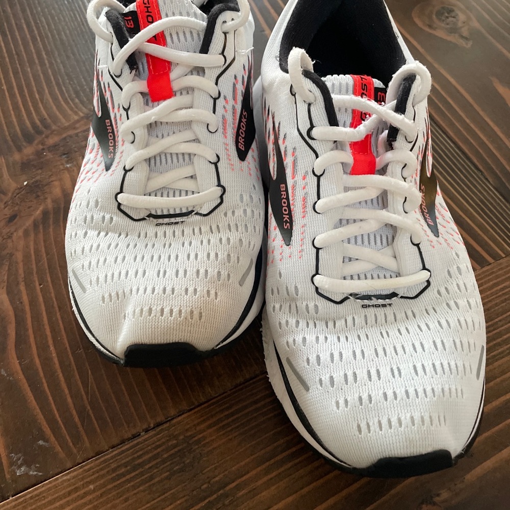 Womens Brooks Ghost 13 Running Sneaker. White/black/orange size 8.5